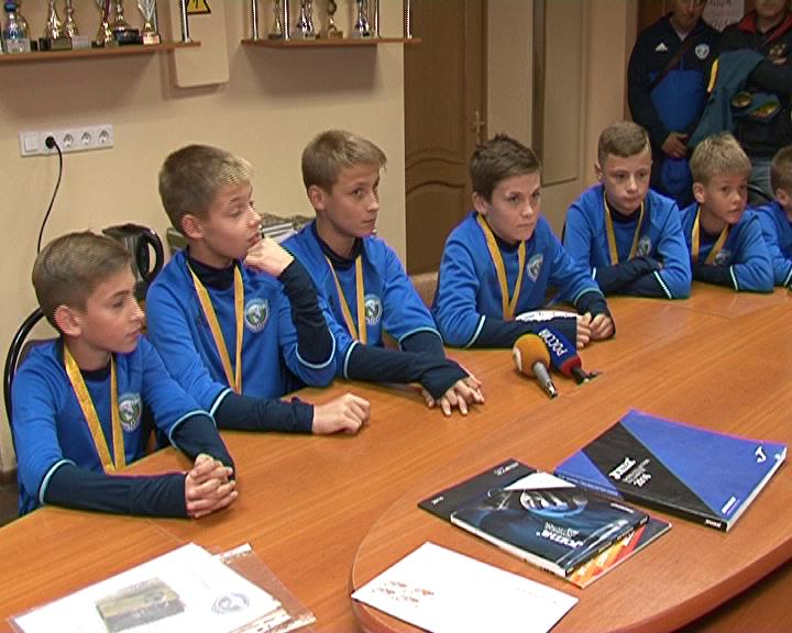 Воспитанники курской футбольной школы «Авангард» стали лучшими на турнире среди детских команд.