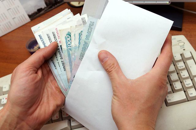 В Курской области бухгалтер администрации прибавила себе зарплату
